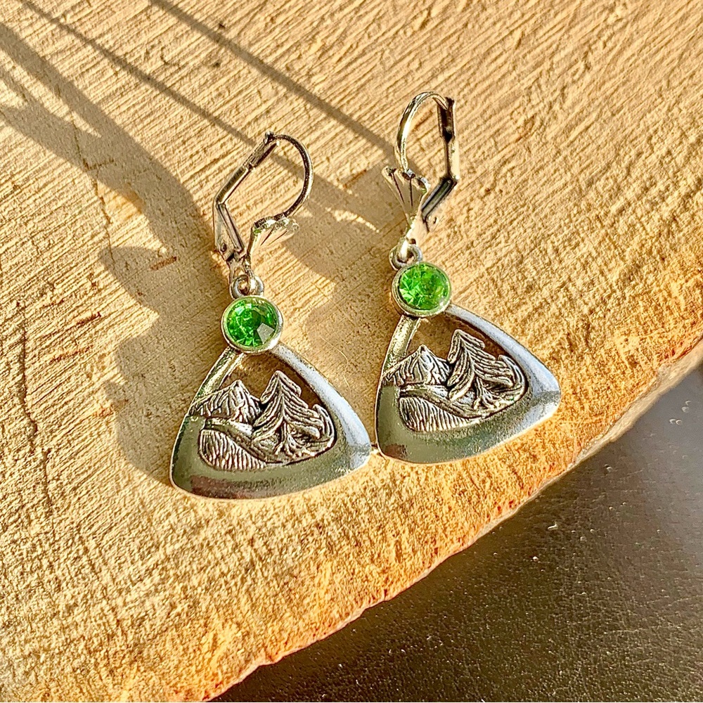 ๐๏ธ Engraved Etched Adventure Mountain Earrings - Picture 4 of 7